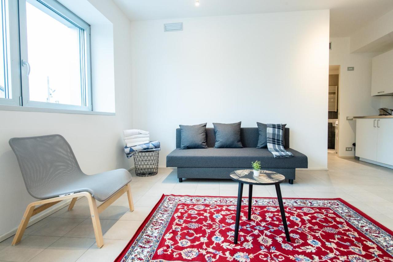 Ferienwohnung 350 M Dalla Stazione L Parcheggio Free L Nova Loft Parma Exterior foto