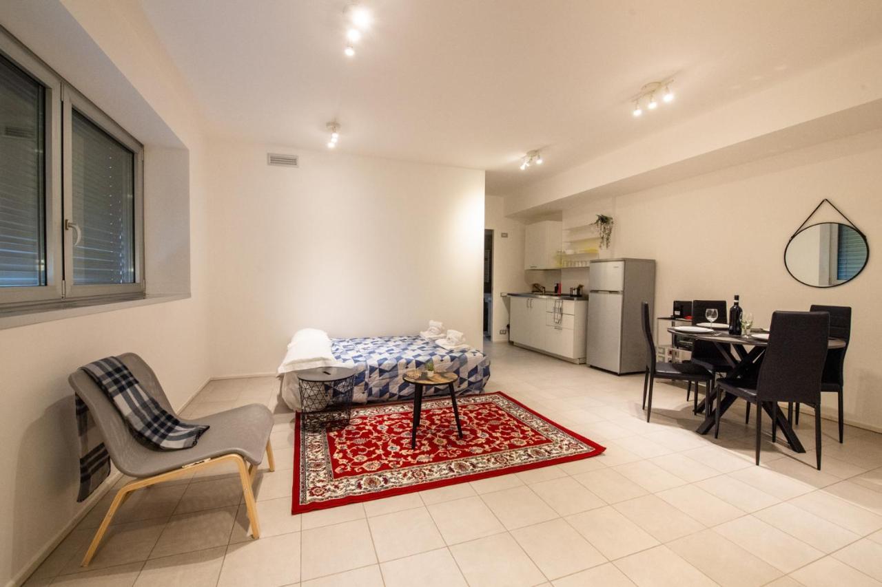 Ferienwohnung 350 M Dalla Stazione L Parcheggio Free L Nova Loft Parma Exterior foto